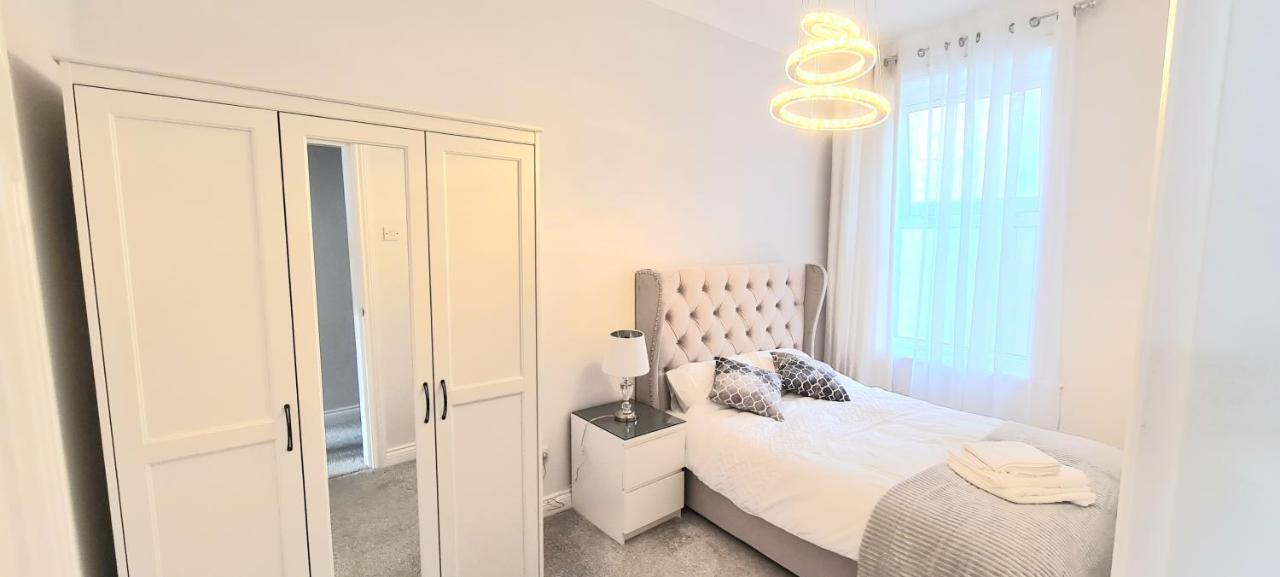 Spacious 3 Bed Flat Near The Sea With Parking Bournemouth Exterior photo